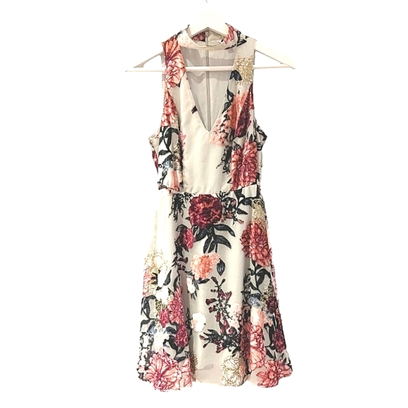 GUESS Light grey Fit and Flare Dress Floral Keyhole Halter sz XS - Picture 1 of 9